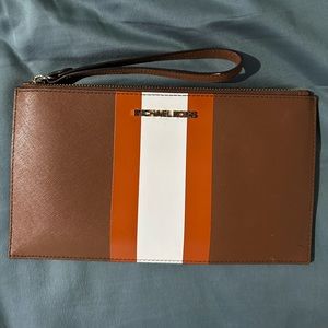 Micheal Kors wristlet